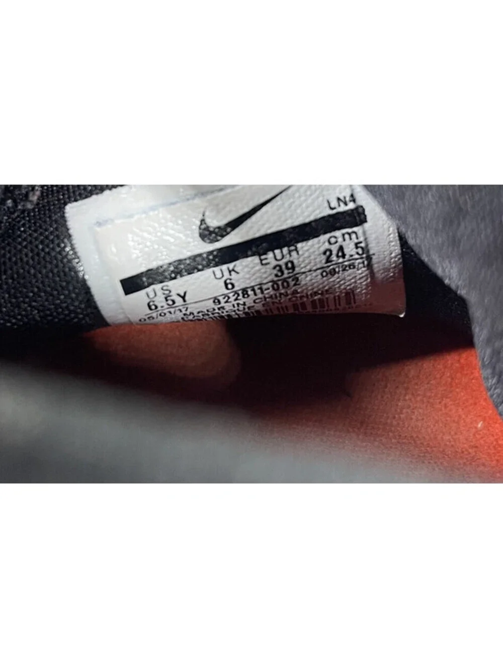 Nike sneakers youth